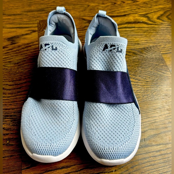 APL Women’s Sneakers - Size 7 - Picture 1 of 3